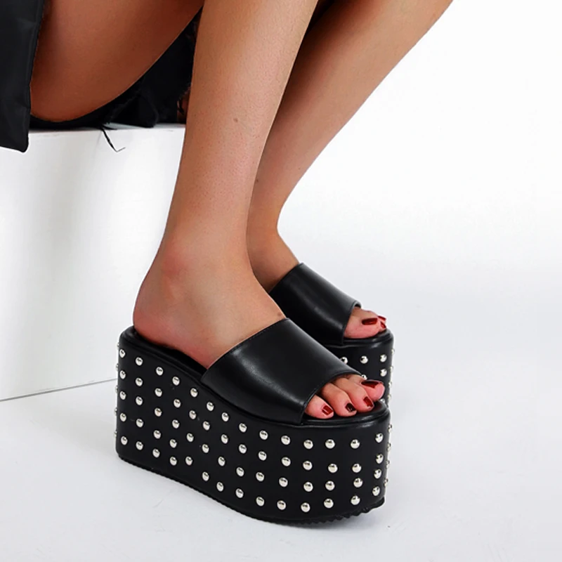 

2021 Summer New European and American Style Nightclub Platform Wedge Super High Platform Rivet Slippers Sandals shoes