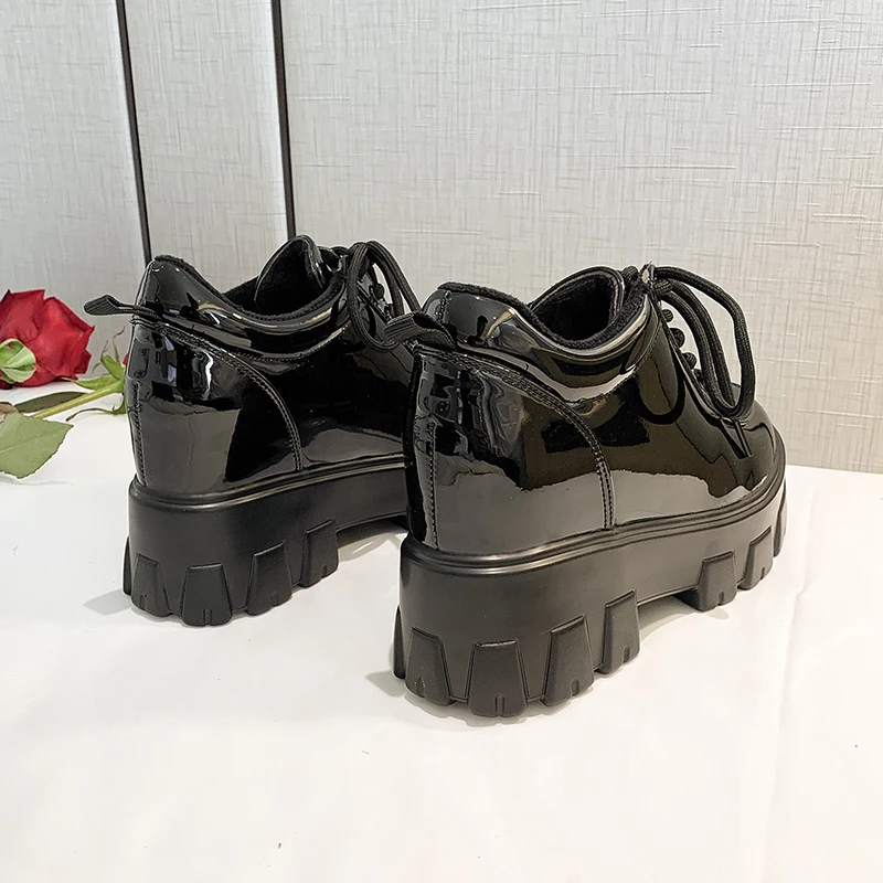 

2020 Increase Women's Shoes In Winter New Wild British Style Patent Leather Thick Bottom Lace Up Plus Flannel Small Shoes W29-42