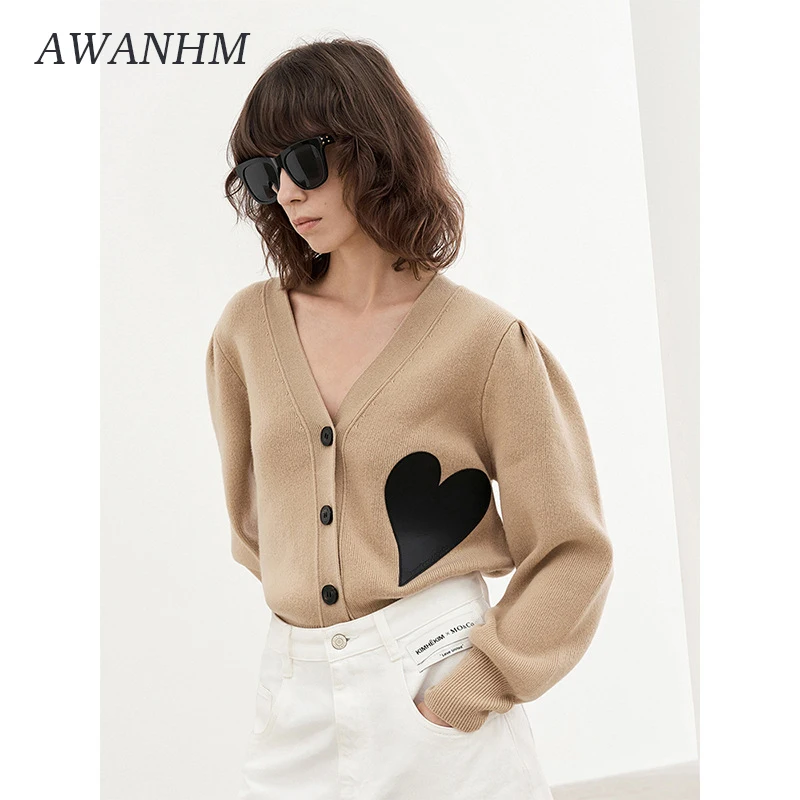

Autumn Sheep wool Simple Fashion Heart-shaped Decoration Long-sleeved Short V-neck Knitted Single Breasted Cardigan Women