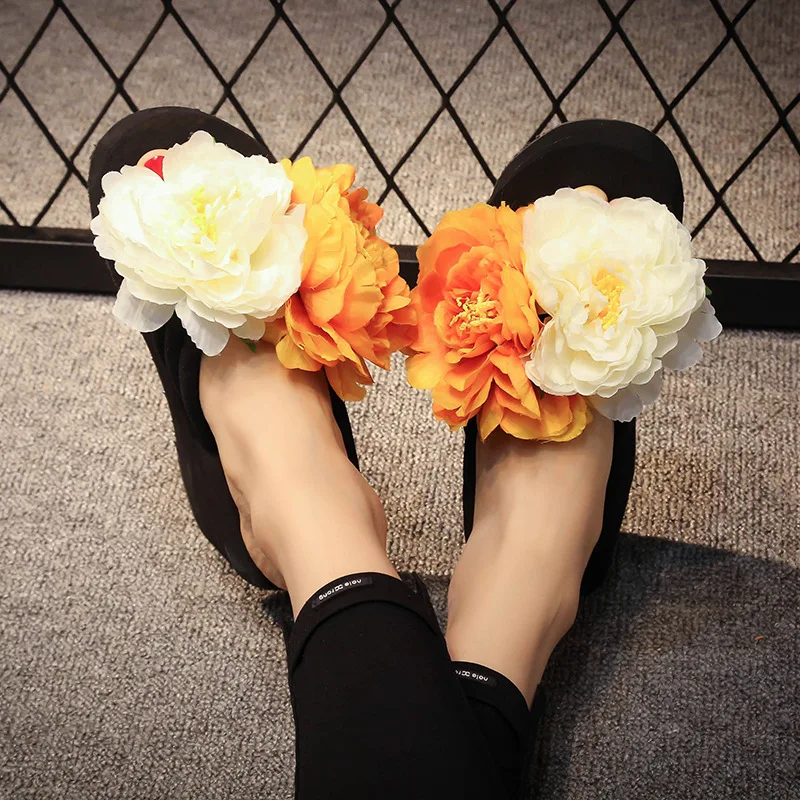 Сандалии женские с большими цветами красивая пляжная обувь на платформе и