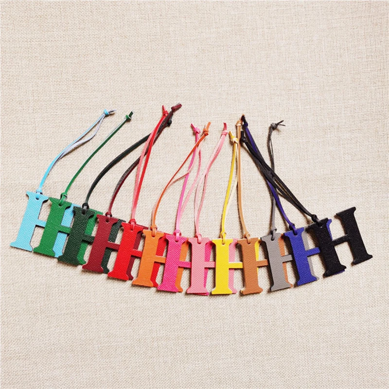 

Wholesale Personalized Real Natural Leather Character Letter H Keychain Backpack Pendant Ladies Women Bag Charm