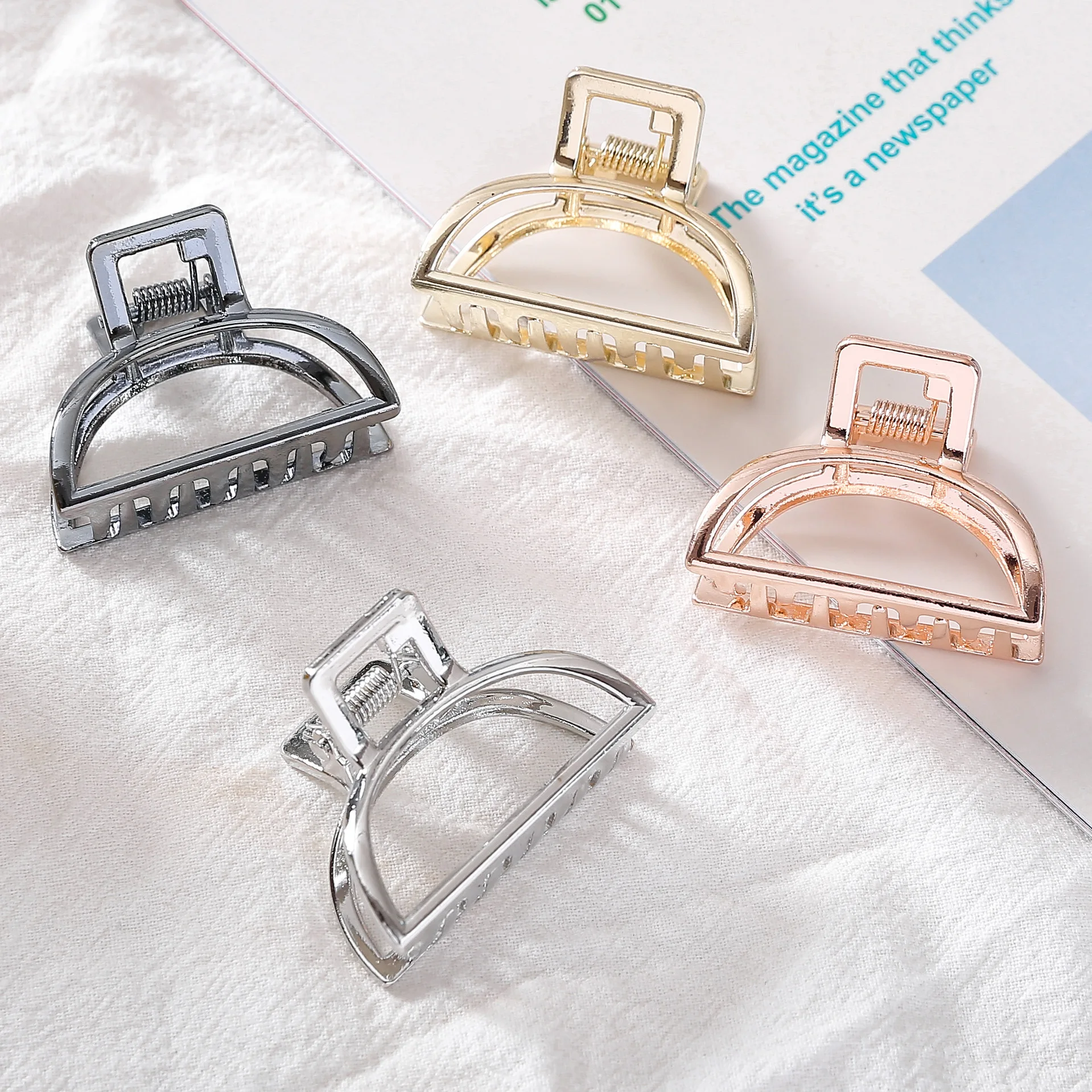 

XZP Mini Metal Hair Claw Clip Non Slip Vintage Hollow Hair Claw Hair Catch Clip Hair Clamps for Women Girls Hair Accessories
