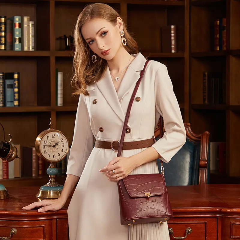 

Модная Высококачественная кожаная крокодиловая дамская сумка-мешок, роскошная дизайнерская сумка, однотонная женская сумка-мессенджер на ...