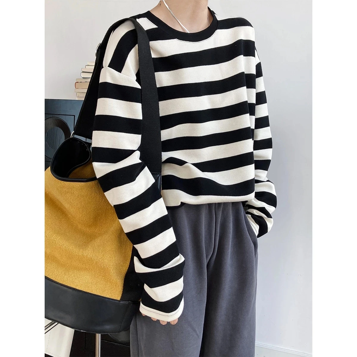 2022 Spring Black White Striped Oversize Sweatshirt Women Cotton Long Sleeve Basic Tshirt Tops