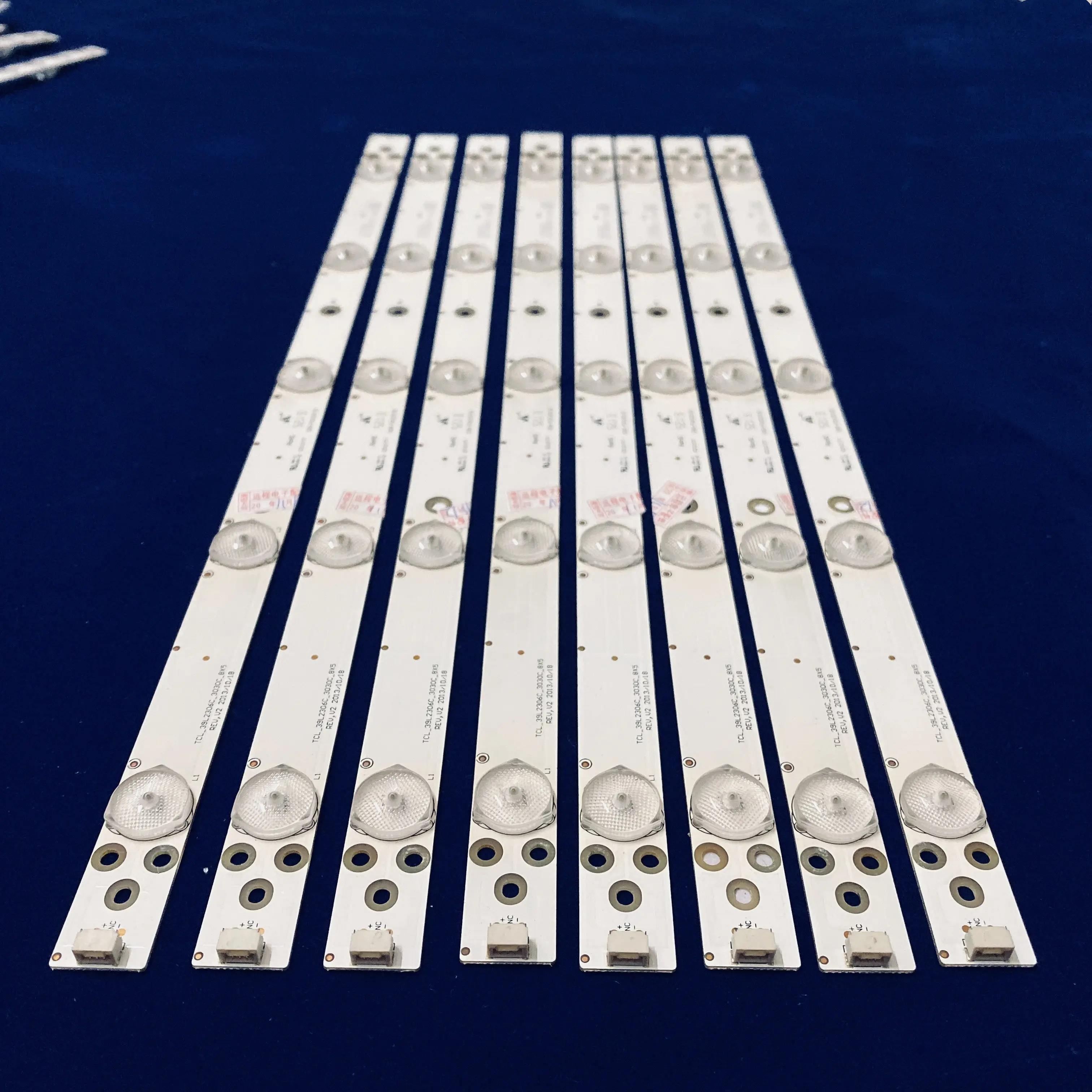 FOR To sh iba 39inch 39L2306C 39L2309C LCD LED Strip 4C-LB39T0-YHB TCL_39L2306C_3030C_8X5 | Лампы и освещение
