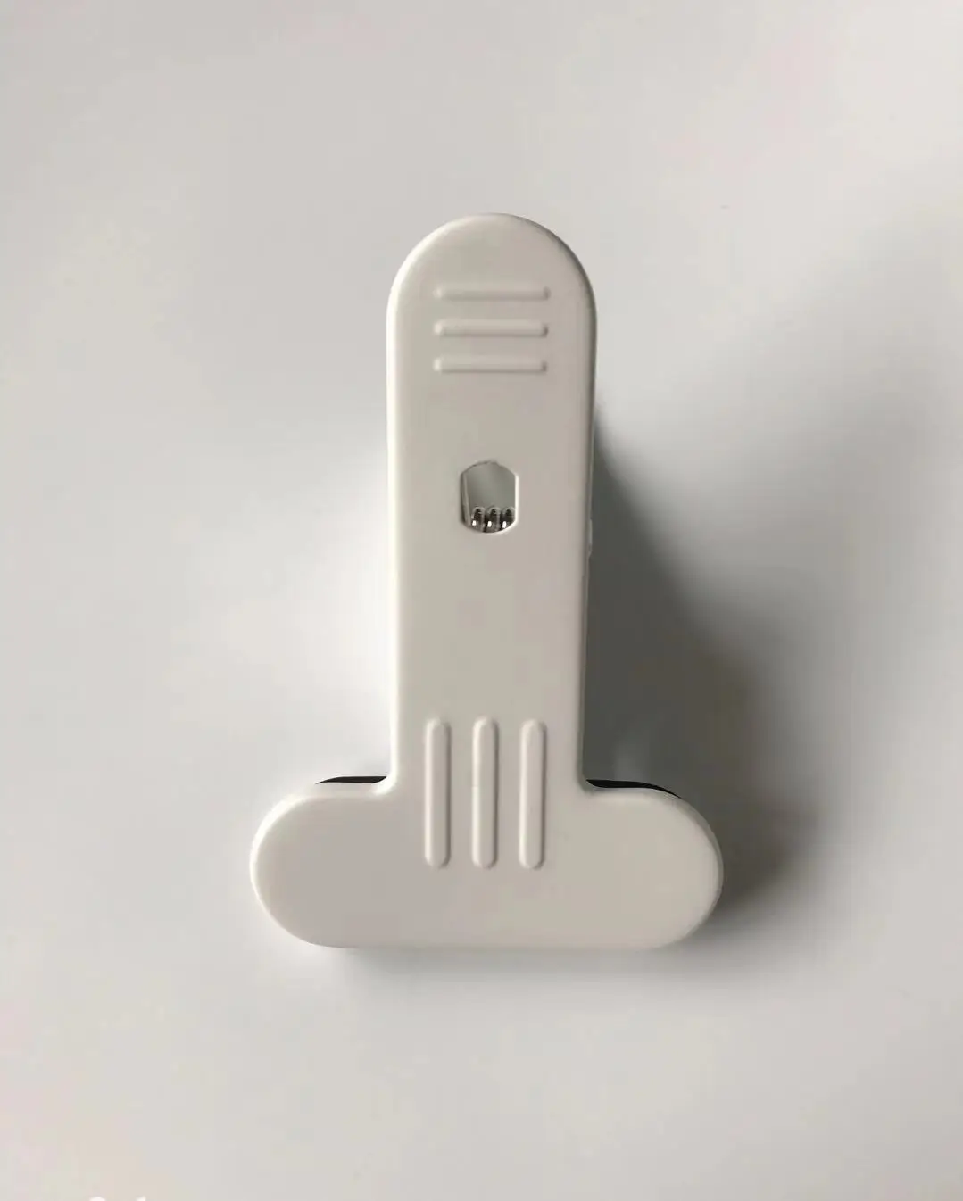 

Зажим для настольной лампы металлический