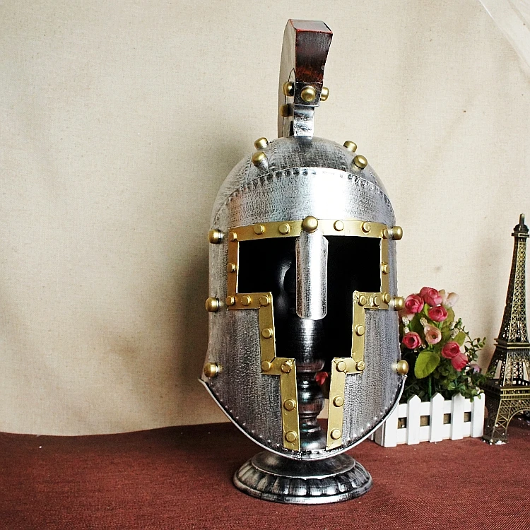 

VINTAGE IRON EUROPE MEDIEVAL CRUSADER ROMAN KNIGHT ARMED FORCES ARMOR HELMET DECORATIONS DECORATION
