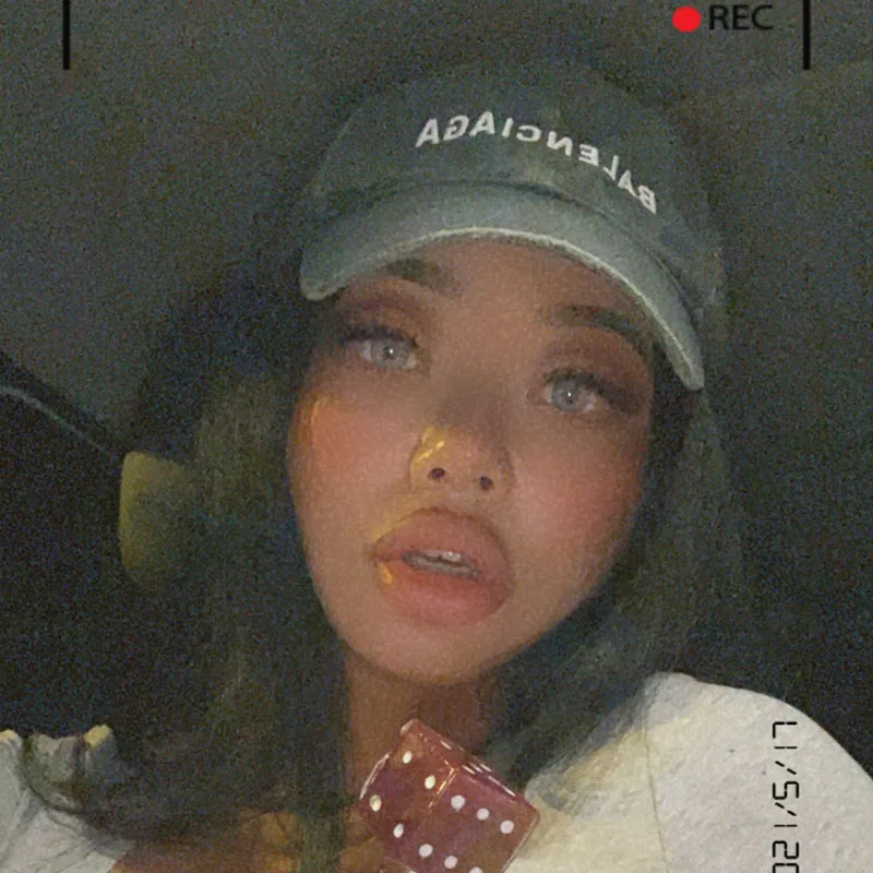 Однотонная облегающая футболка из высококачественной хлопковой пряжи с широким