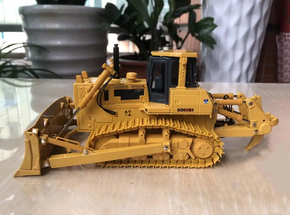 

1/35 Scale SHANTUI SD52-5 Bulldozer Construction Machinery Diecast Model NEW