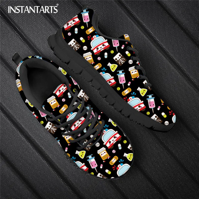 

Женские модные черные спортивные кроссовки INSTANTARTS Kawaii больничный дизайн женская сетчатая обувь на шнуровке Повседневная обувь для врачей