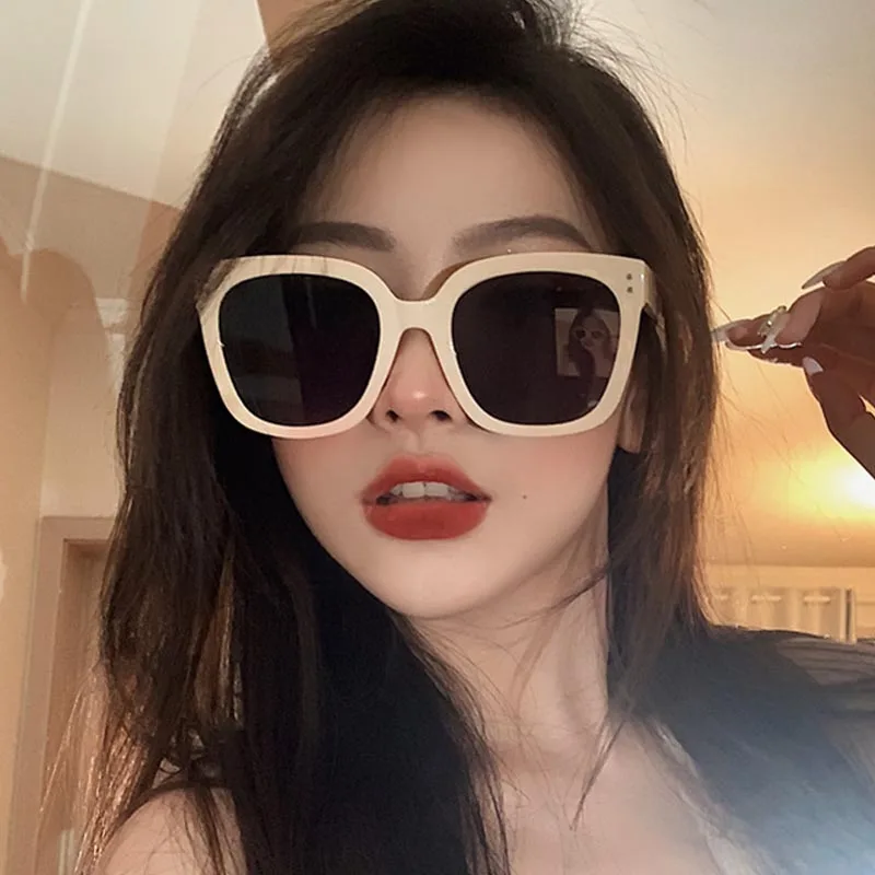 

2021 New Fashion Women Sunglasses Square Oversized Vintage Luxury Square Sun Glasses for Women Festival Eyewear Drivers Mirror