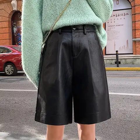 Модные женские шорты QOERLIN из искусственной кожи, осенне-зимние бермуды с эластичным поясом, свободные кожаные шорты с пятью точками