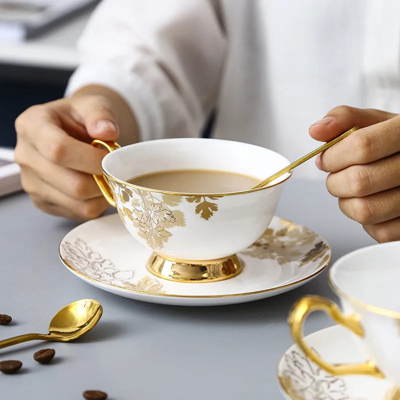 Забавные Горячие королевские креативные фарфоровые чашки и блюдца керамические