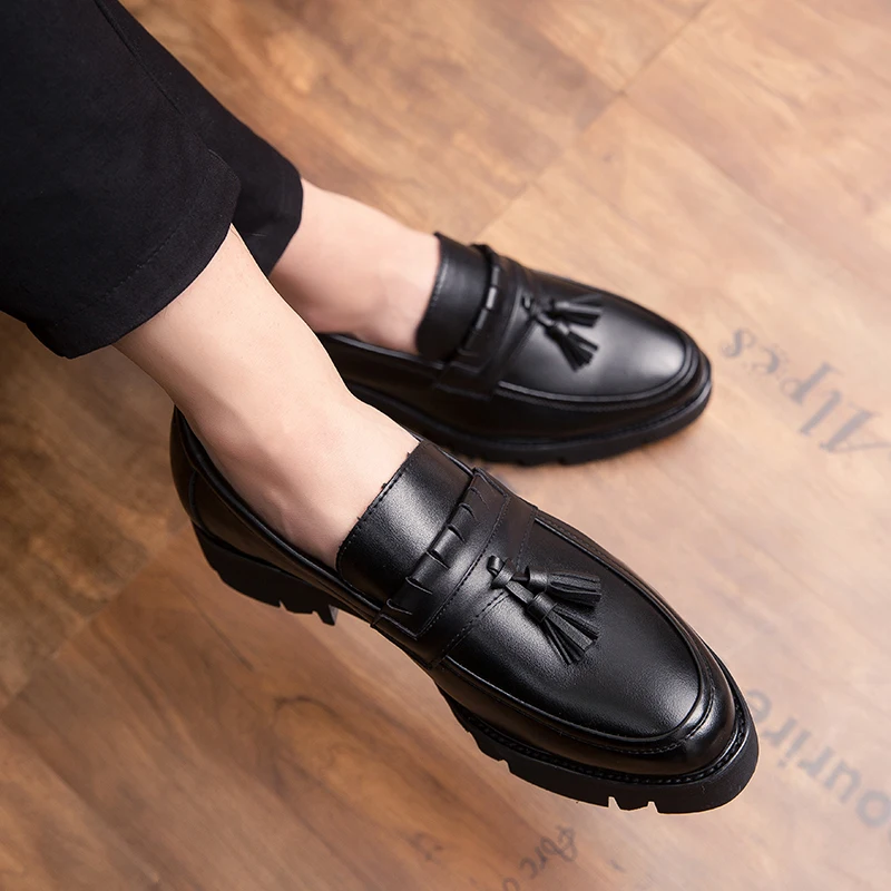 Мужские повседневные деловые строгие туфли в английском стиле мягкие кожаные