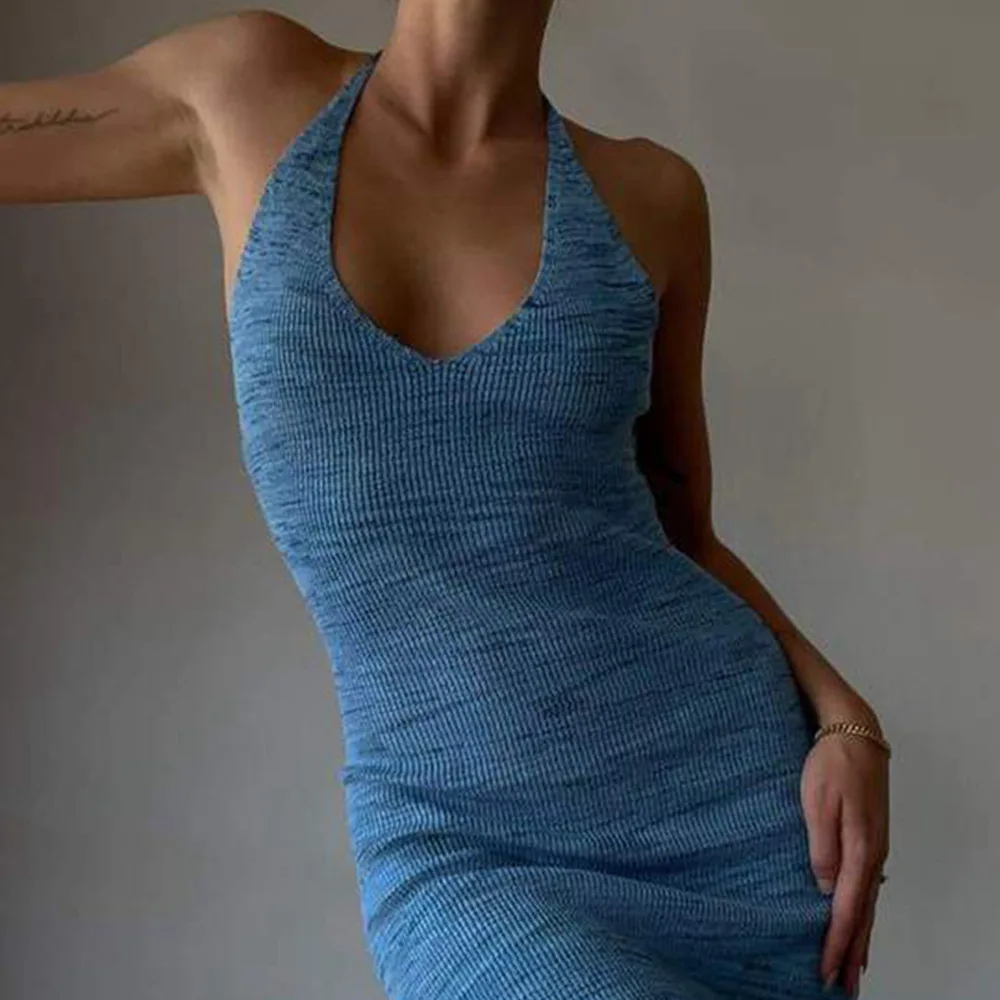 

Женское трикотажное платье-свитер с V-образным вырезом и открытой спиной