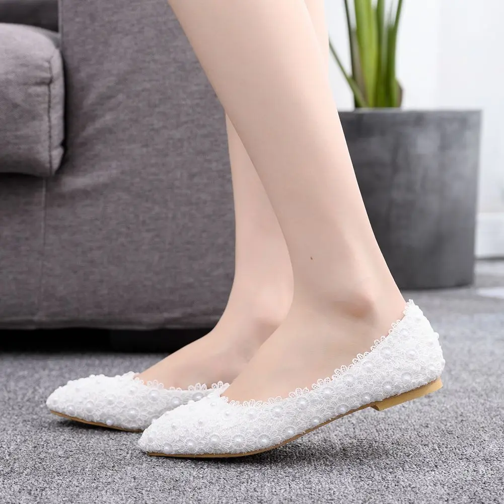 

Crystal Queen White Lace Pearls Women Wedding Shoes Flat Heel Casual Shoes Ladies Party Dress Shoes Pointed Toes Size 42