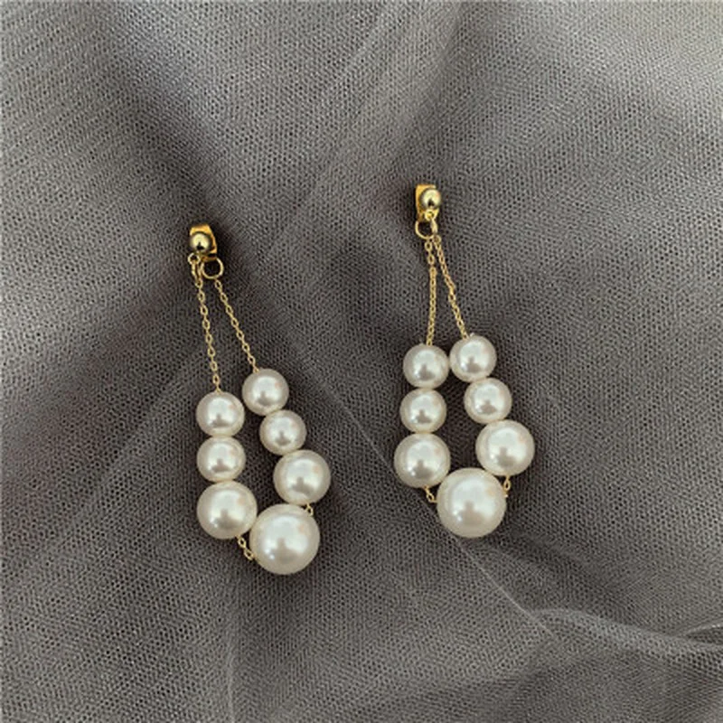 

Pineapple Bee Geometric Asymmetrical Pearls Earrings for Women Fashion Accessoriesc