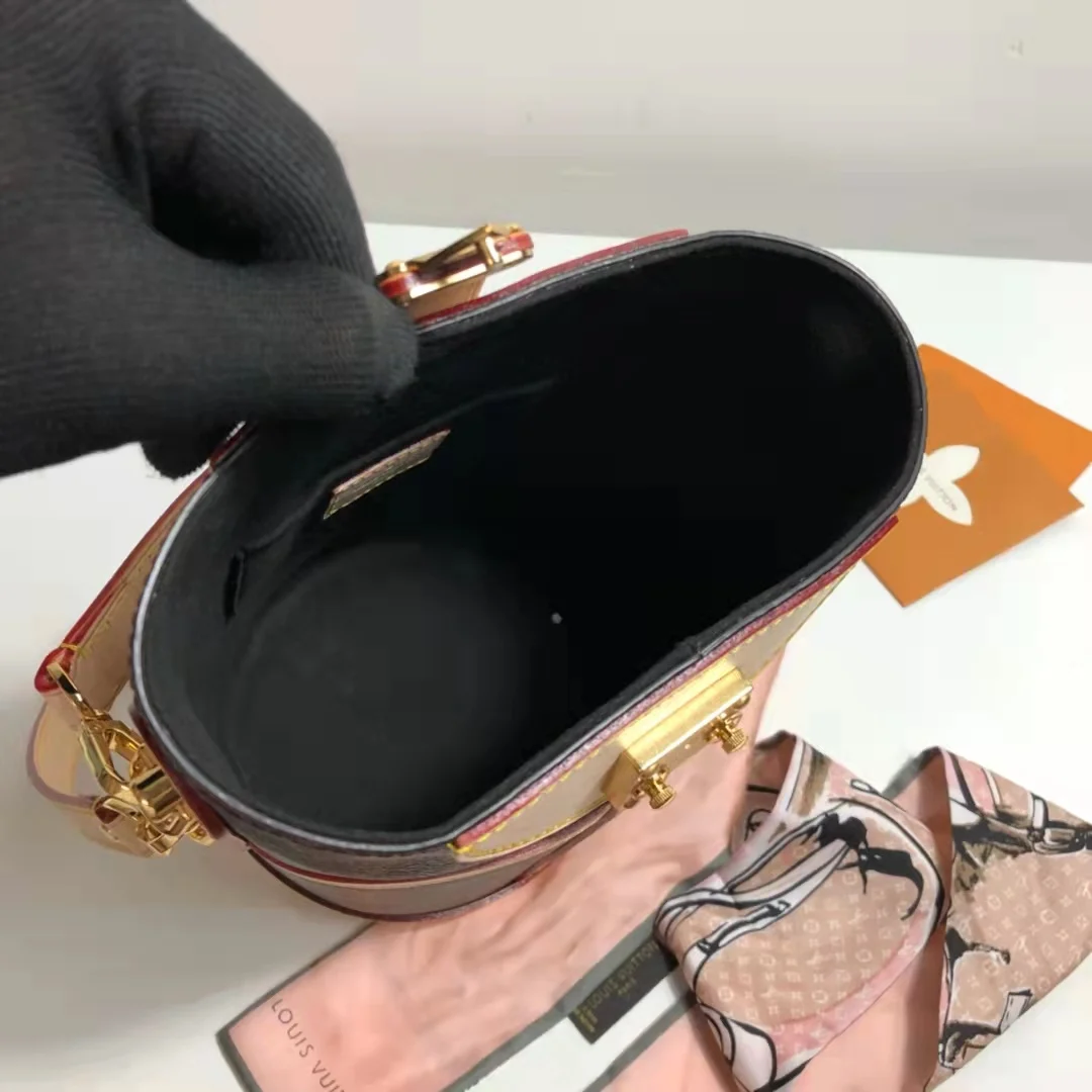 

DUFFLE handbag women tote bag M43587