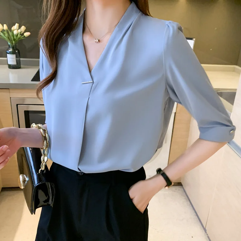 

2021 summer new blue chiffon shirt female short-sleeved shirt design sense professional V-neck shirt