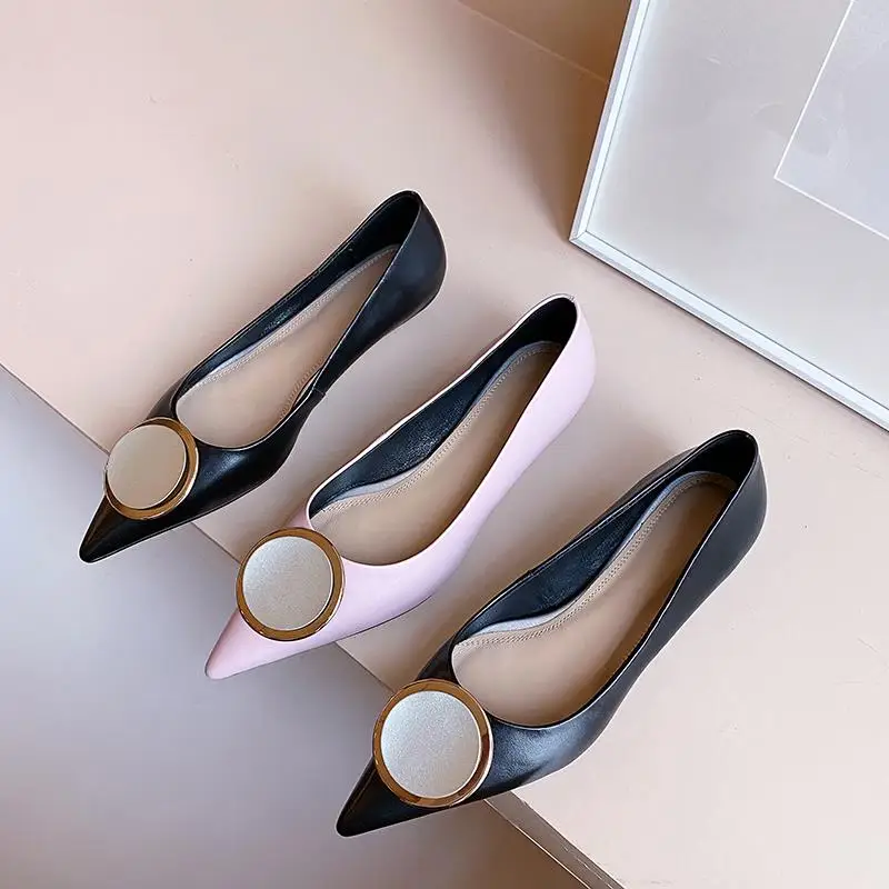 Женские туфли с острым носком MORAZORA черные однотонные из натуральной кожи на