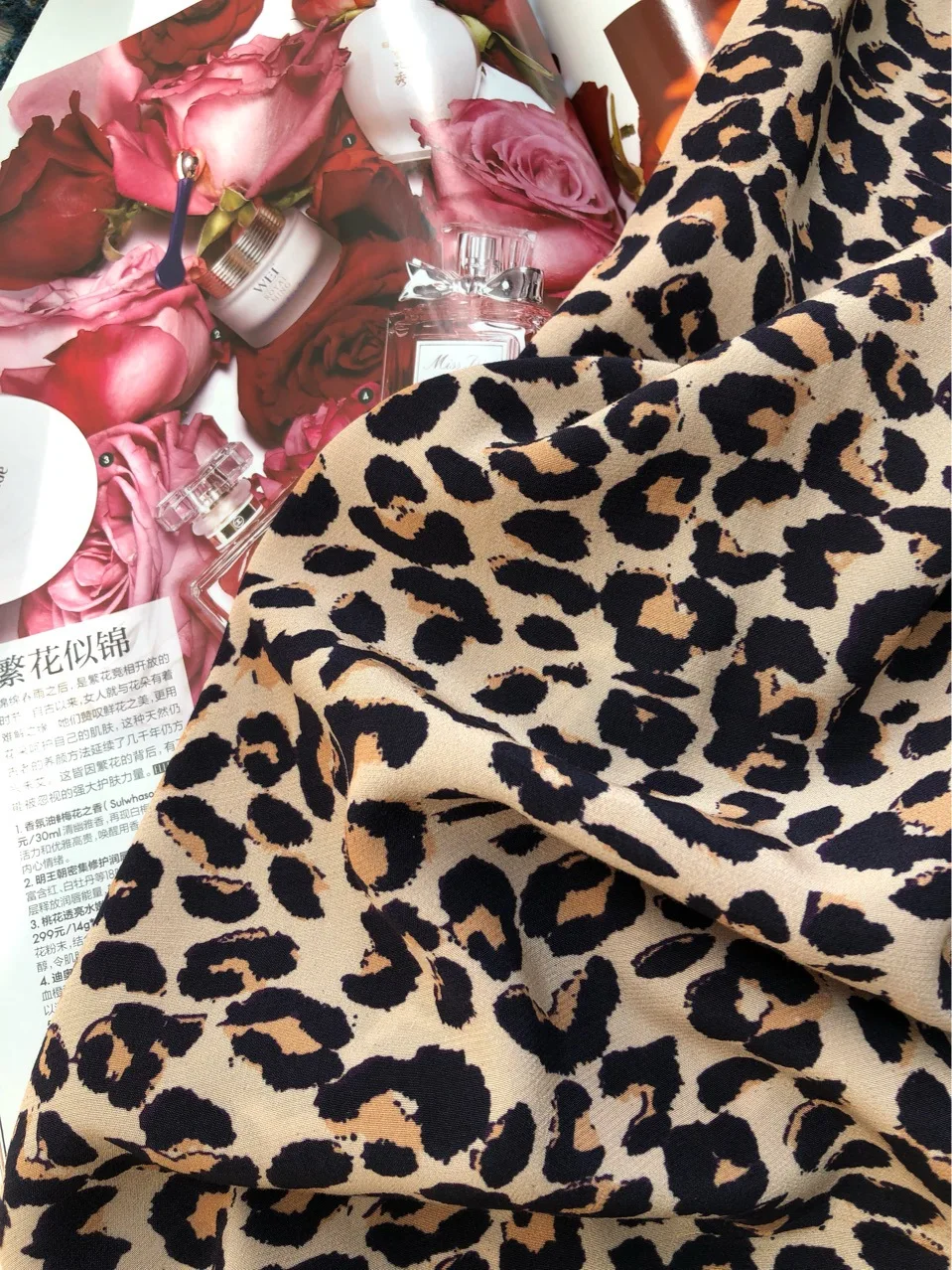 

Design Retouched Figure Stitched Lace Elasticated Waist Skirt Women Skirt Leopard Print Lace Half Skirt Short and Long Front