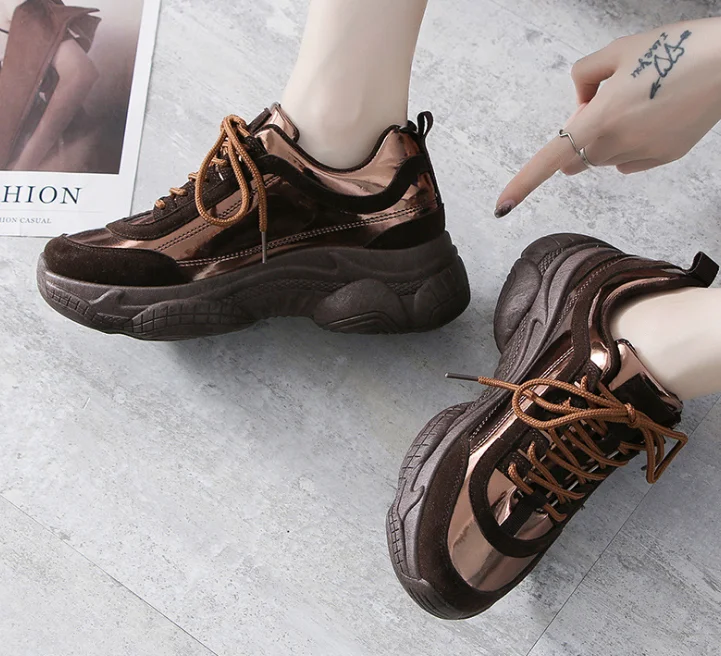 Новинка 2019 года женская обувь яркие белые туфли с лазерной вышивкой повседневная