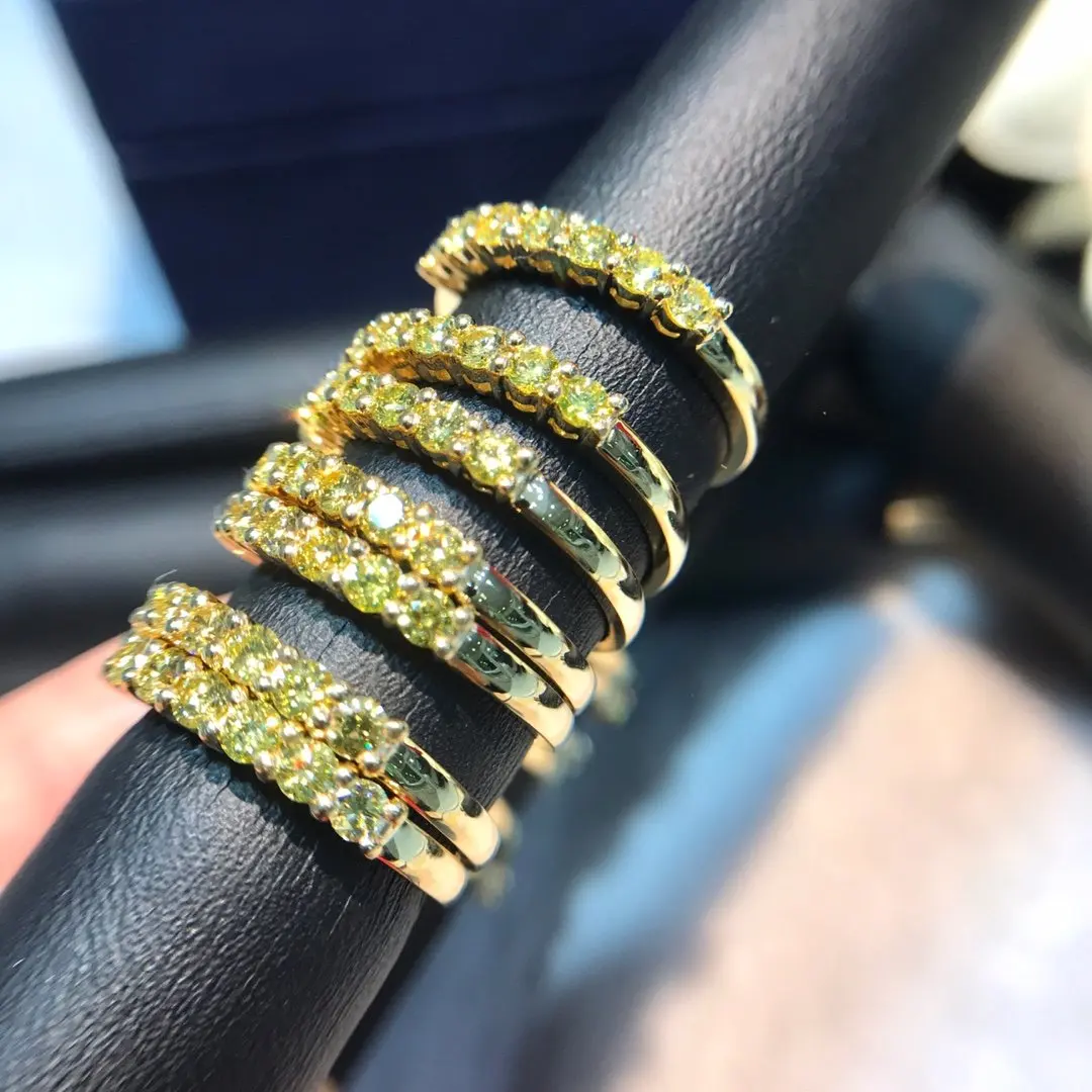 Кольцо из чистого золота 18 К с натуральным бриллиантом красивое высококлассное