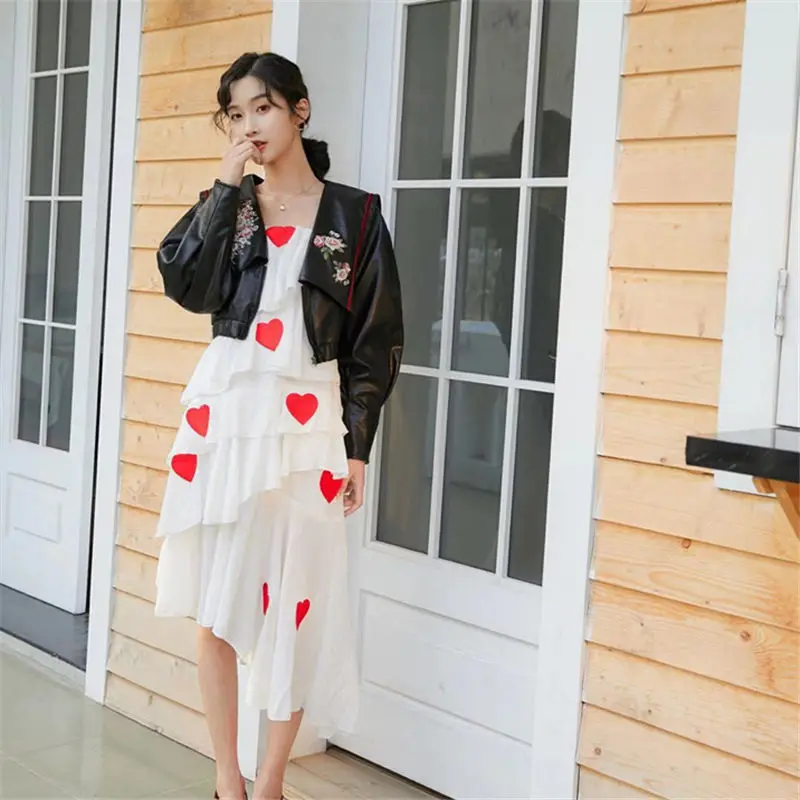 Куртка женская с вышивкой и воротником укороченный пиджак из искусственной кожи