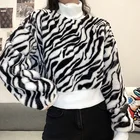 Толстовка осенне-зимняя с капюшоном и принтом зебры