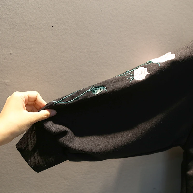 [EWQ] Autumn New Pattern Hooded Collar Long Sleeve Embroidery Print Loose Large Size Streetwear Sweatshirt Women AH62901