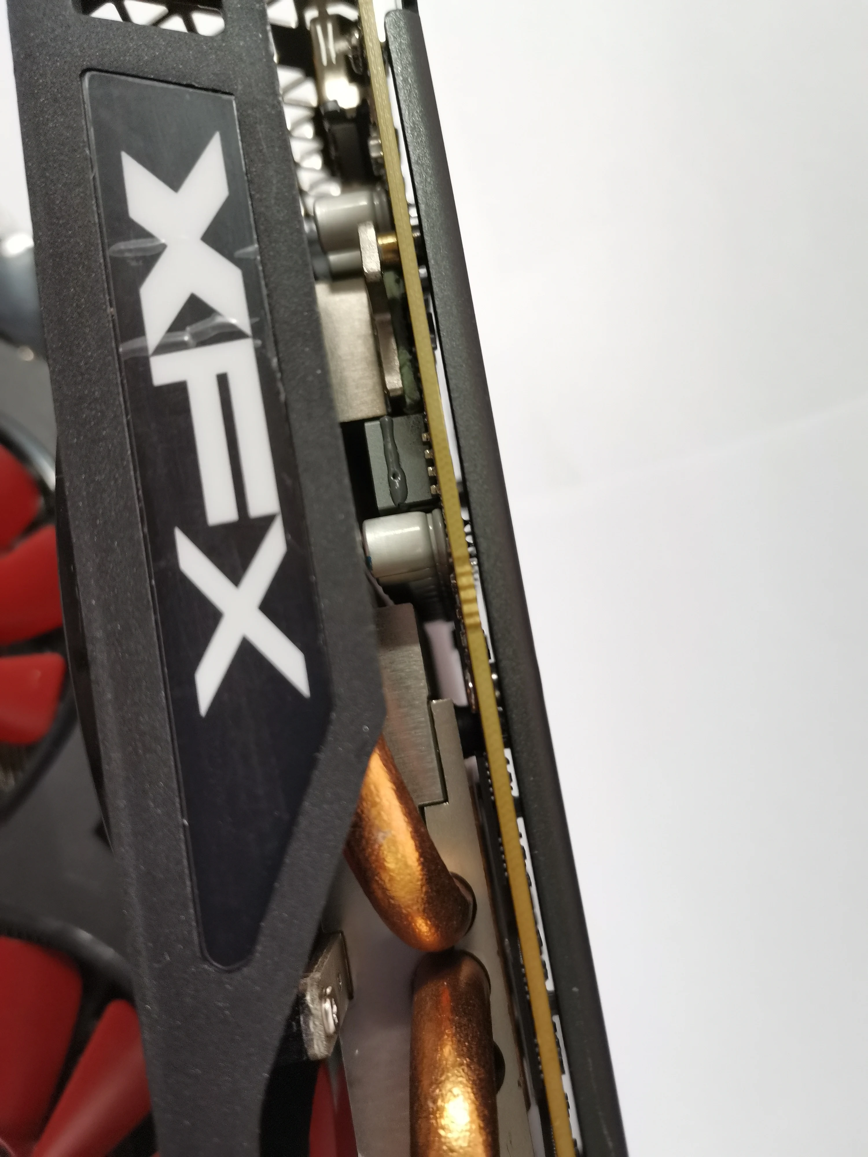 Бывшая в употреблении видеокарта xfx 570 4 ГБ 480 бит GDDR5 для компьютера не новая серия