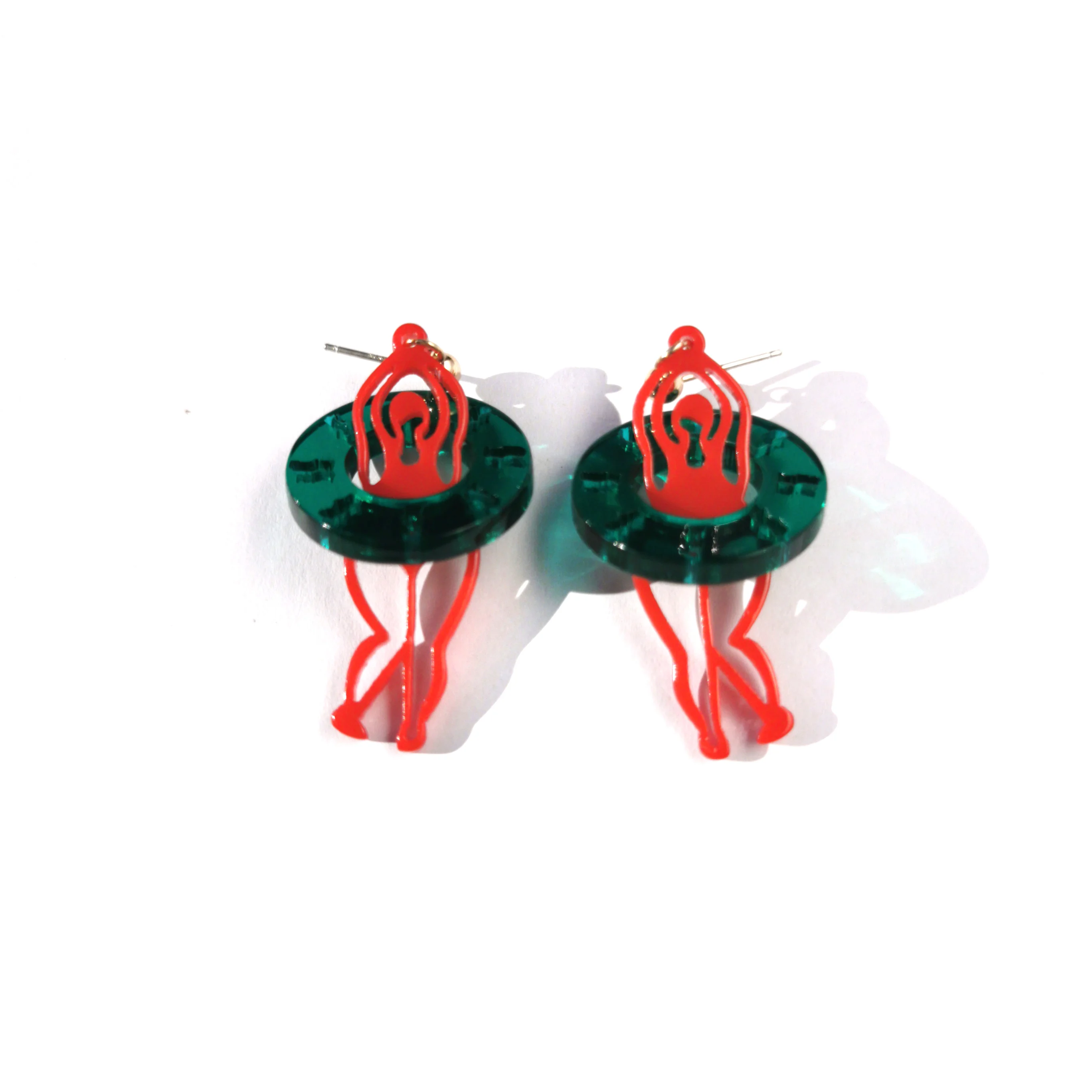 QUMENG 2020 Забавные милые плавающие круглые акриловые серьги гвоздики для женщин