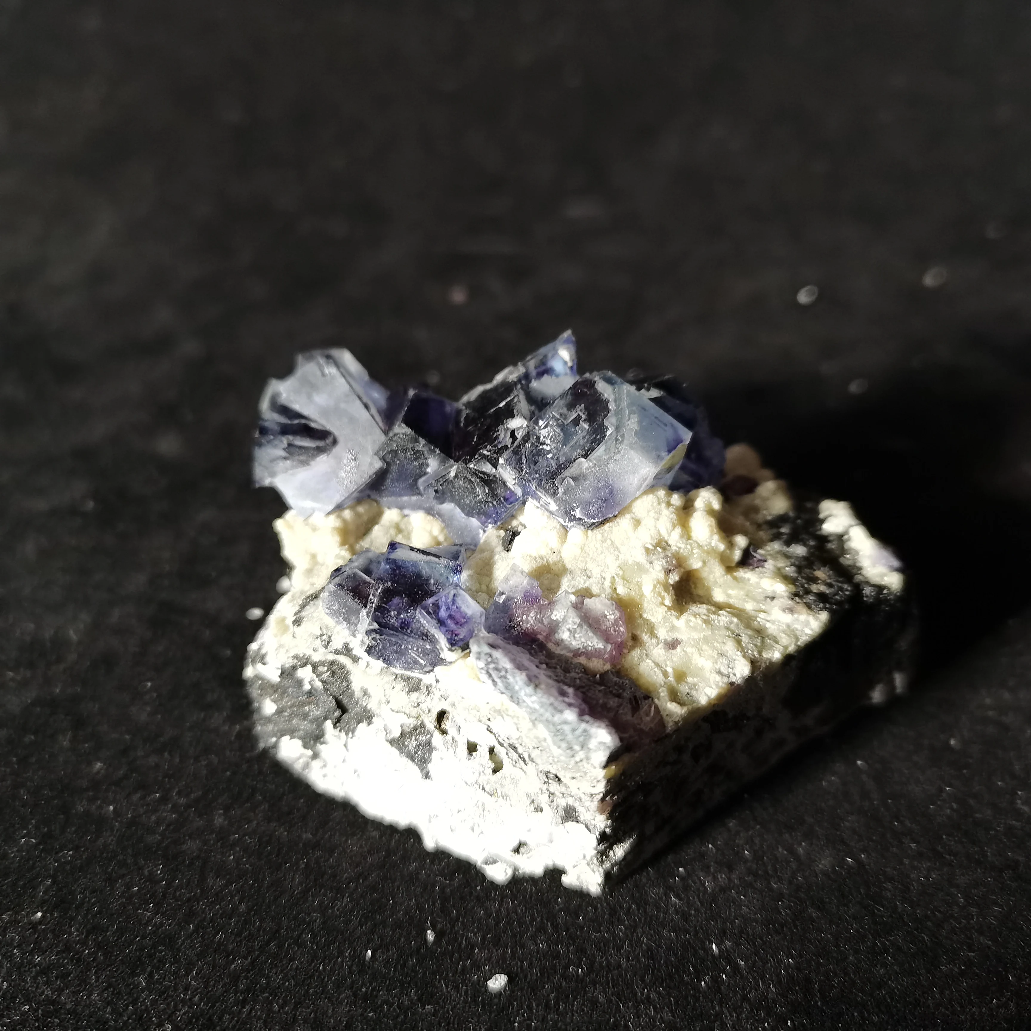 

104.9gNatural dark purple fluorite, crystal mineral crystal specimen