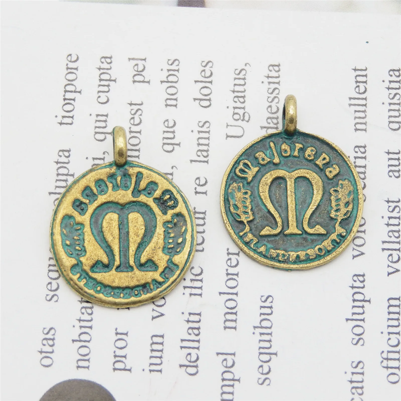 (20Piece)Punk Coin Shape Vintage Alloy Necklace Pendant Unisex Bracelet Charms 22*17mm Bag Hanger Jewelry Handmade Crafts 52078|jewelry craft