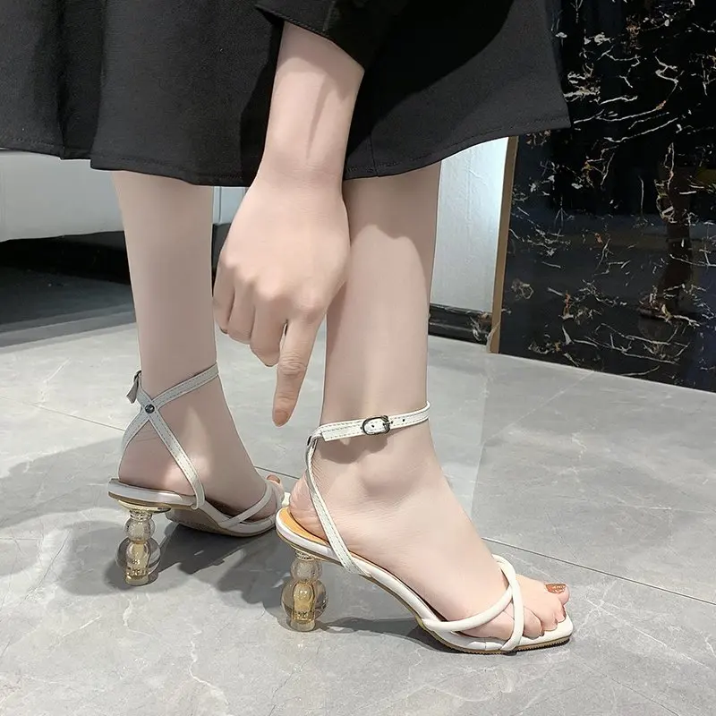 

Thong Hollow Out Women Pumps Fashion Strange Heel Wedding Party Shoes for Women Sandals Summer Sexy Peep Toe Women High Heels
