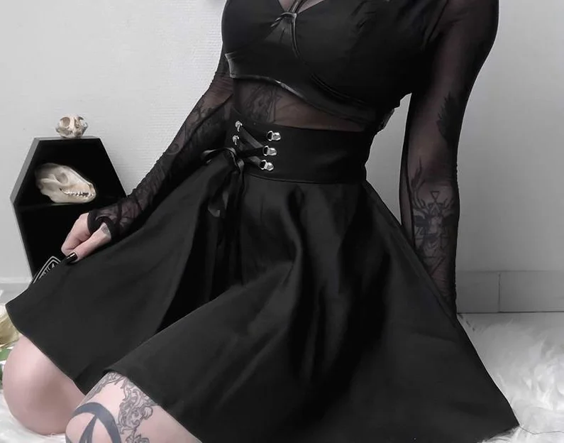 

Темно летучая мышь для девочек плиссированная юбка черного цвета в стиле Харадзюку пояс эластичный личности короткая юбка Косплэй миди-юбк...