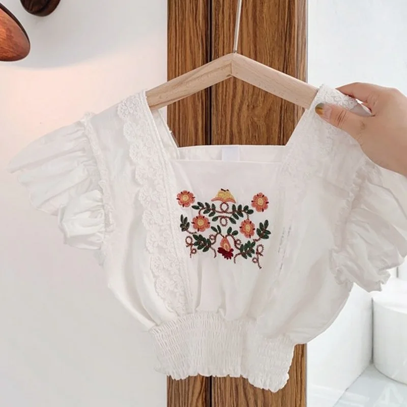 

Летняя рубашка для маленьких девочек, кружевная блузка с вышивкой и короткими рукавами с оборками, милый праздничный детский топ