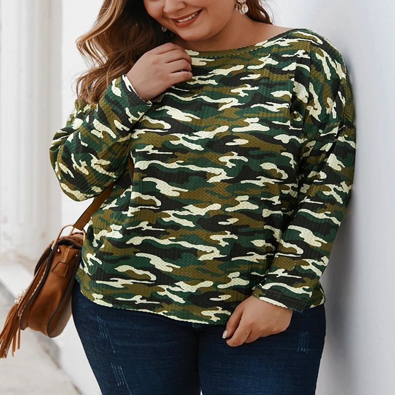 Женская камуфляжная футболка с длинным рукавом круглым вырезом и леопардовым