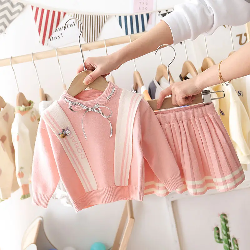 Костюм детский весенний из двух предметов свитер и короткое платье для девочек |