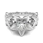 Женское кольцо с большим бриллиантом, 1 шт.