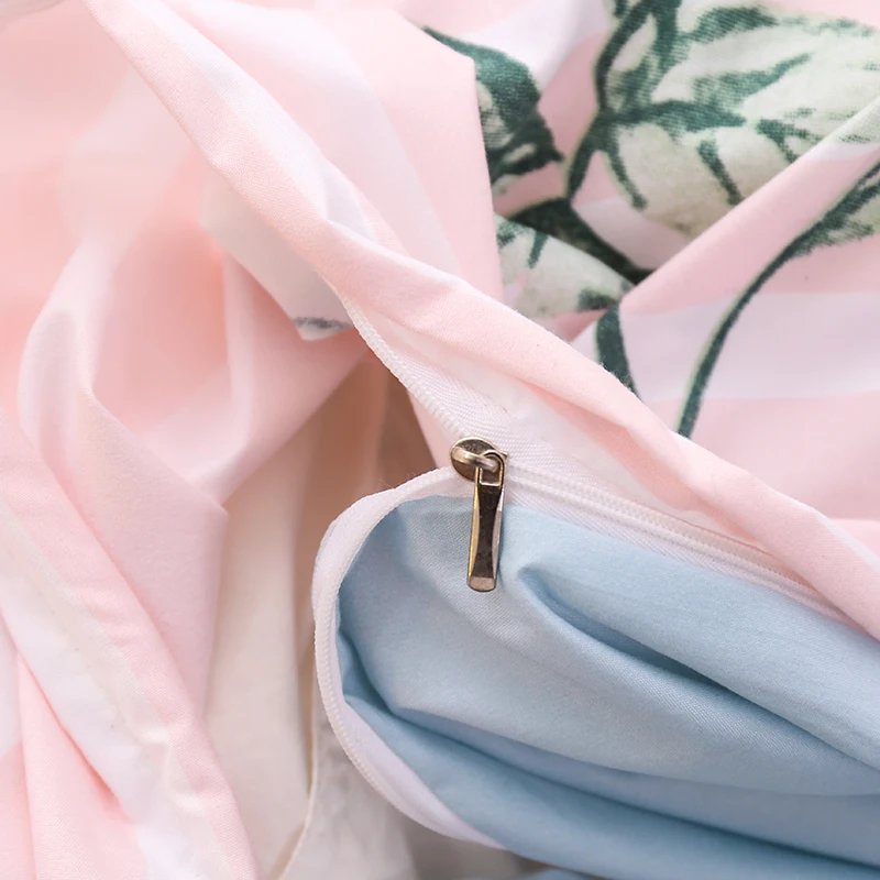 Комплект постельного белья в розовую полоску с цветочным рисунком домашний