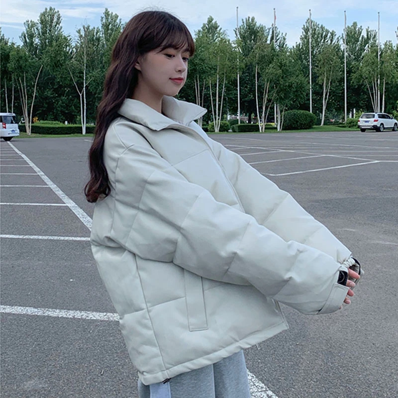 2021 модная черная короткая теплая куртка из искусственной кожи пузырьковая