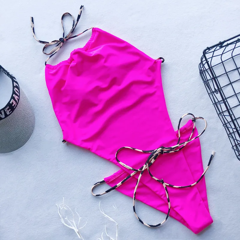 Однотонный Белый Цельный купальник с высокой горловиной открытой спиной новинка