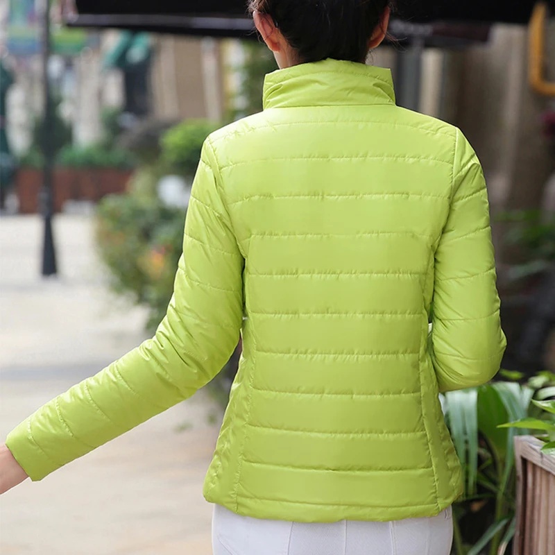 Женская короткая куртка с хлопковой подбивкой зеленый светильник для весны и