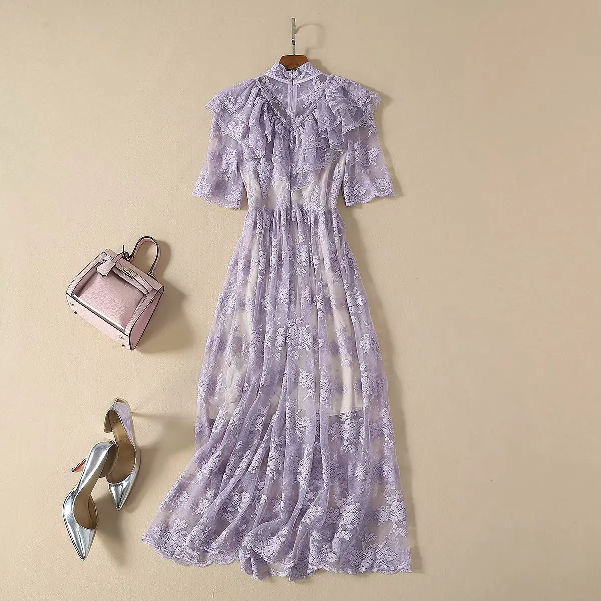 Женское модельное платье с оборками элегантное праздничное фиолетовое