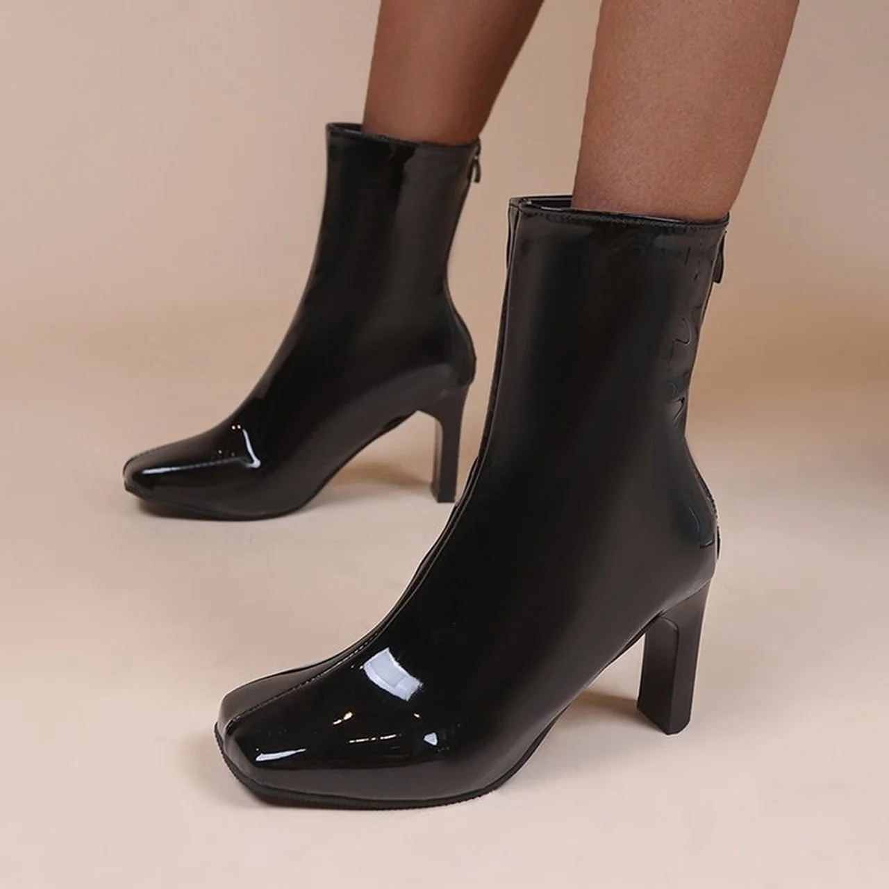 

Новинка 2021, универсальные черные ботильоны, мягкие ботинки из лакированной кожи, женская обувь с высоким берцем, модные женские ботинки на о...