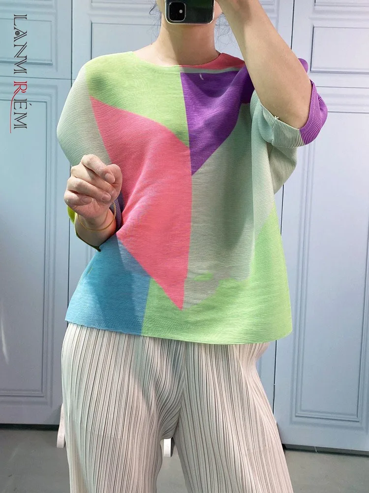 

LANMREM Fold Geometric Printing T-shirt For Women 2021 Summer Batwing Sleeve Round Neck Contrast Color Female Casual Top 2T1085