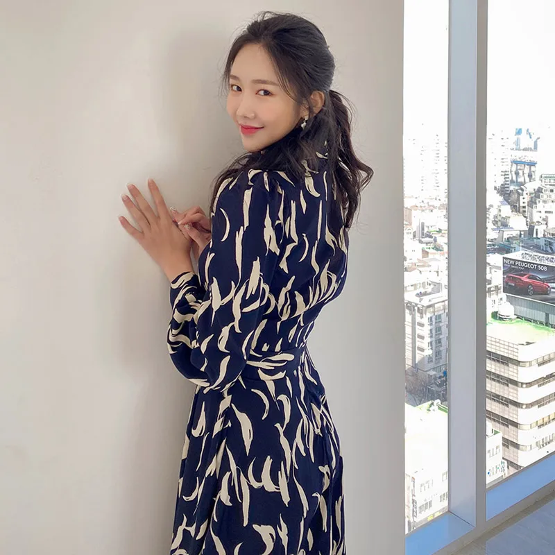 

2020 Autumn casual puff sleeve dress Office ladies high waist midi dress Elegant floral printed party dresses