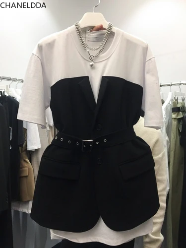 

Женская футболка с коротким рукавом, круглым вырезом и поясом