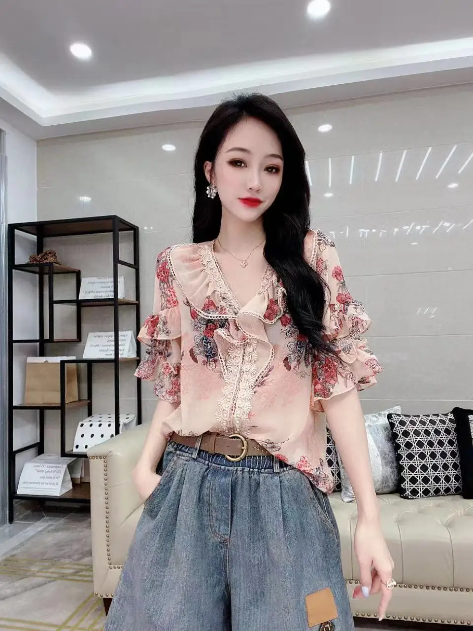 

2021 Summer Thailand-Style New Women Fashion V-neck Blouses Lace Patchwork Ruffled Ladies Top Chiffon Fashion Pullover Shirt